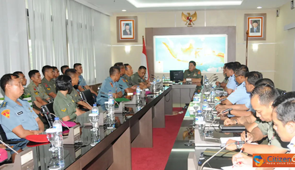 Citizen6, Jakarta: Asops Panglima TNI Mayjen TNI Hambali Hanafiah selaku Ketua KOMI melepas keberangkatan 18 atlet dan official Taekwondo TNI di Mabes TNI Cilangkap, Rabu (17/10). (Pengirim: Badarudin Bakri).