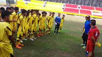Sriwijaya FC U-21 latihan di bawah arahan Rudy Keltjes (Bola.com/Riskha Prasetya)