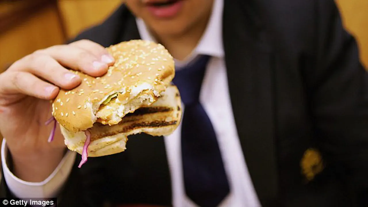 Pola Makan Buruk Sebabkan Kerusakan Seumur Hidup