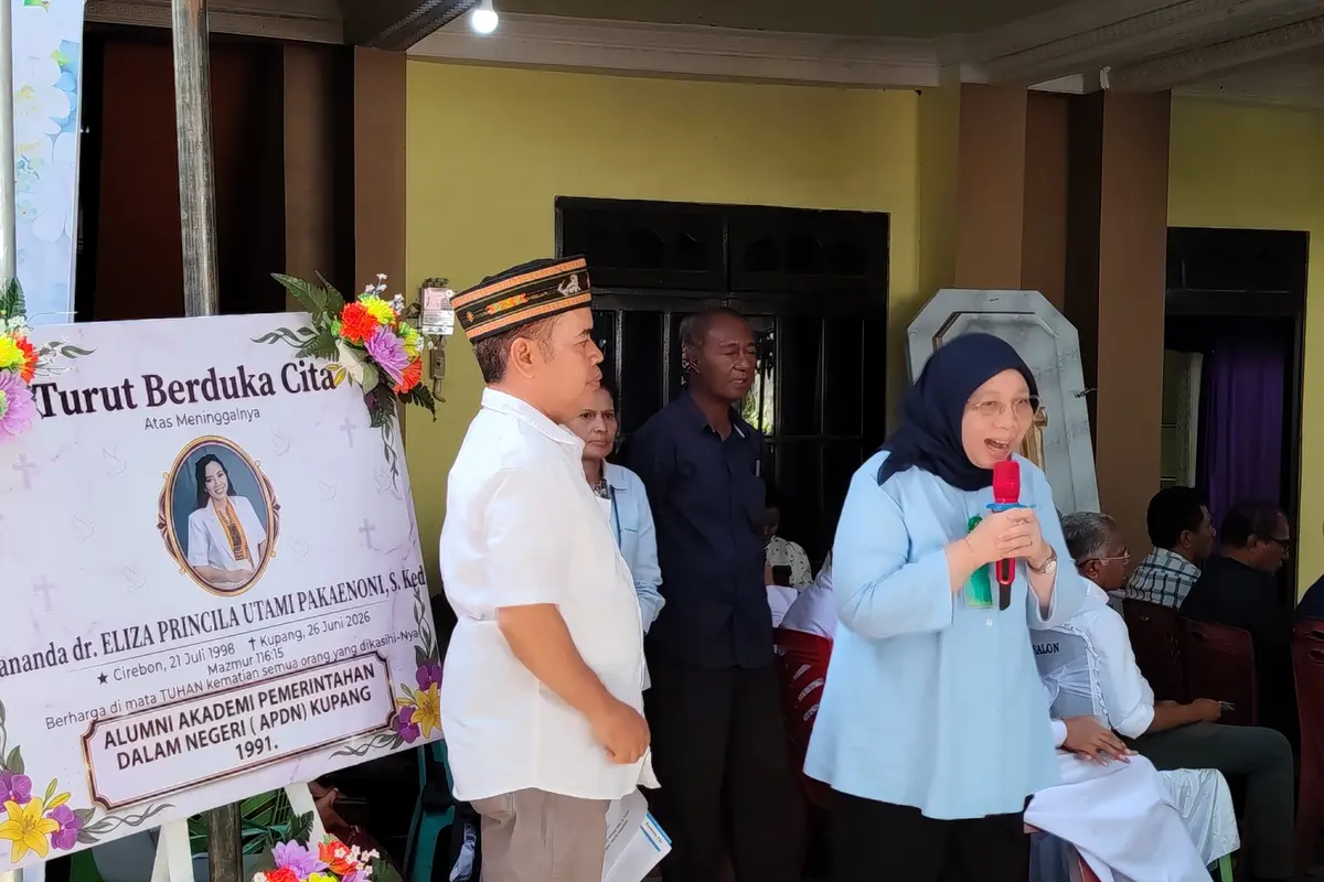 Ketua tim investigasi Kemenkes, dr. Yuli Ferianti saat memberikan sambutan saat acara pemakaman dokter Icha