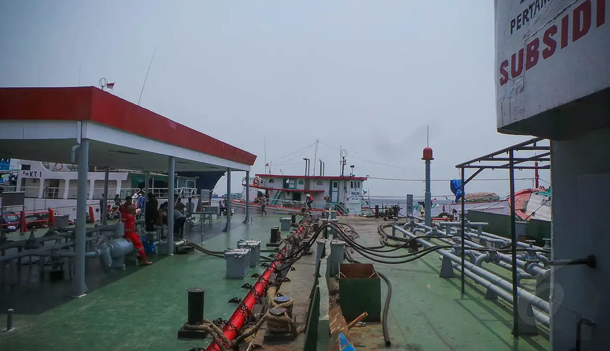 Kini para nelayan akan mendapatkan jatah solar khusus yang akan disalurkan melalui Kementerian Kelautan dan Perikanan (KKP), Jakarta, Rabu (10/9/14). (Liputan6.com/Faizal Fanani)