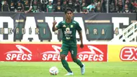 Bek Persebaya Surabaya, Arief Catur Pamungkas. (Bola.com/Aditya Wany)