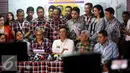 Tim pemenangan Ahok-Djarot memberi keterangan pers terkait penetapan tersangka Basuki Tjahaja Purnama atau Ahok oleh Bareskrim Polri di Jalan Borobudur 18, Jakarta Pusat, Rabu (16/11). (Liputan6.com/Faizal Fanani) 