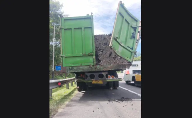 Kecelakaan Beruntun di Tol Cipularang KM 97 truk hantam 5 kendaraan, ternyata ini penyebabnya