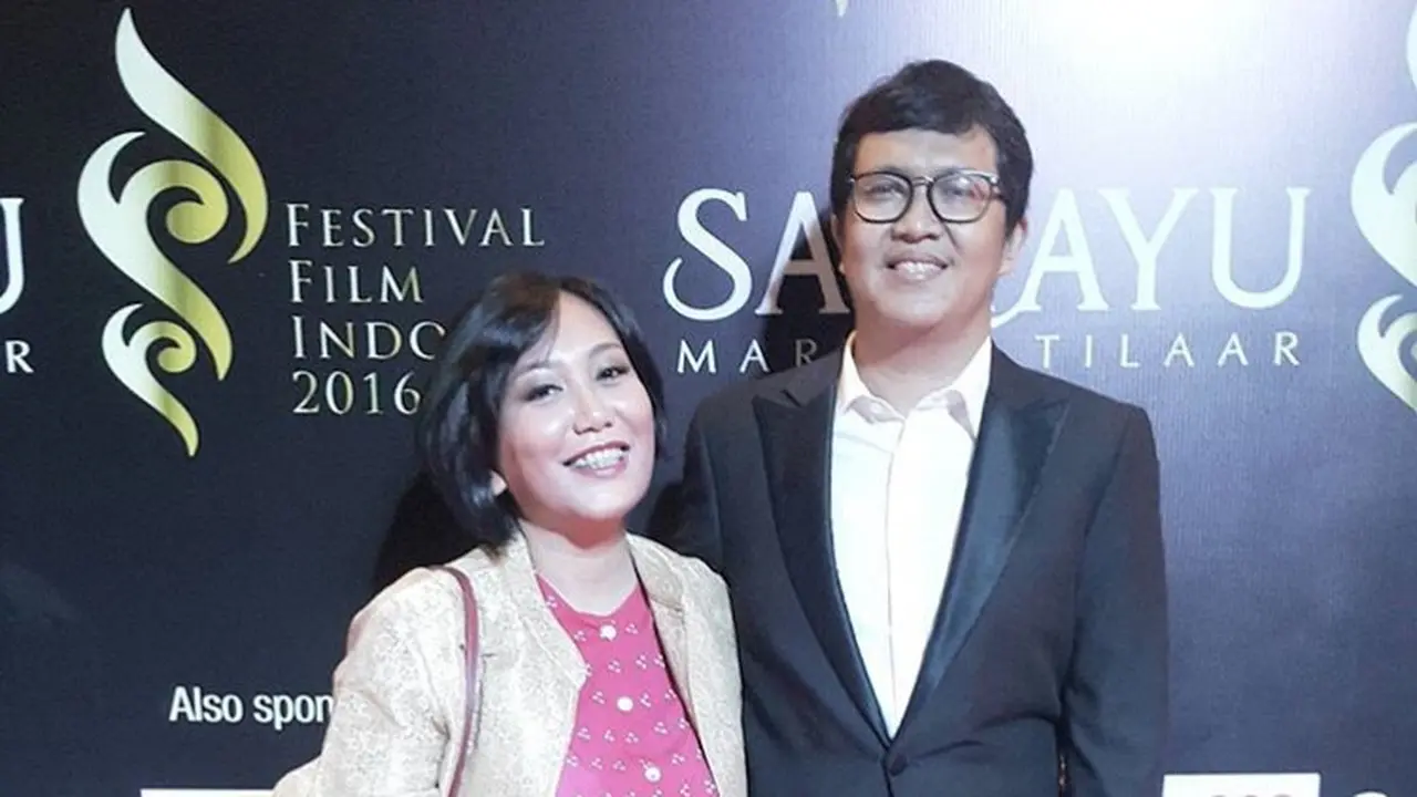 Gina S. Noer bersama suami, Salman Aristo. (Dok. Instagram @ginasnoer)