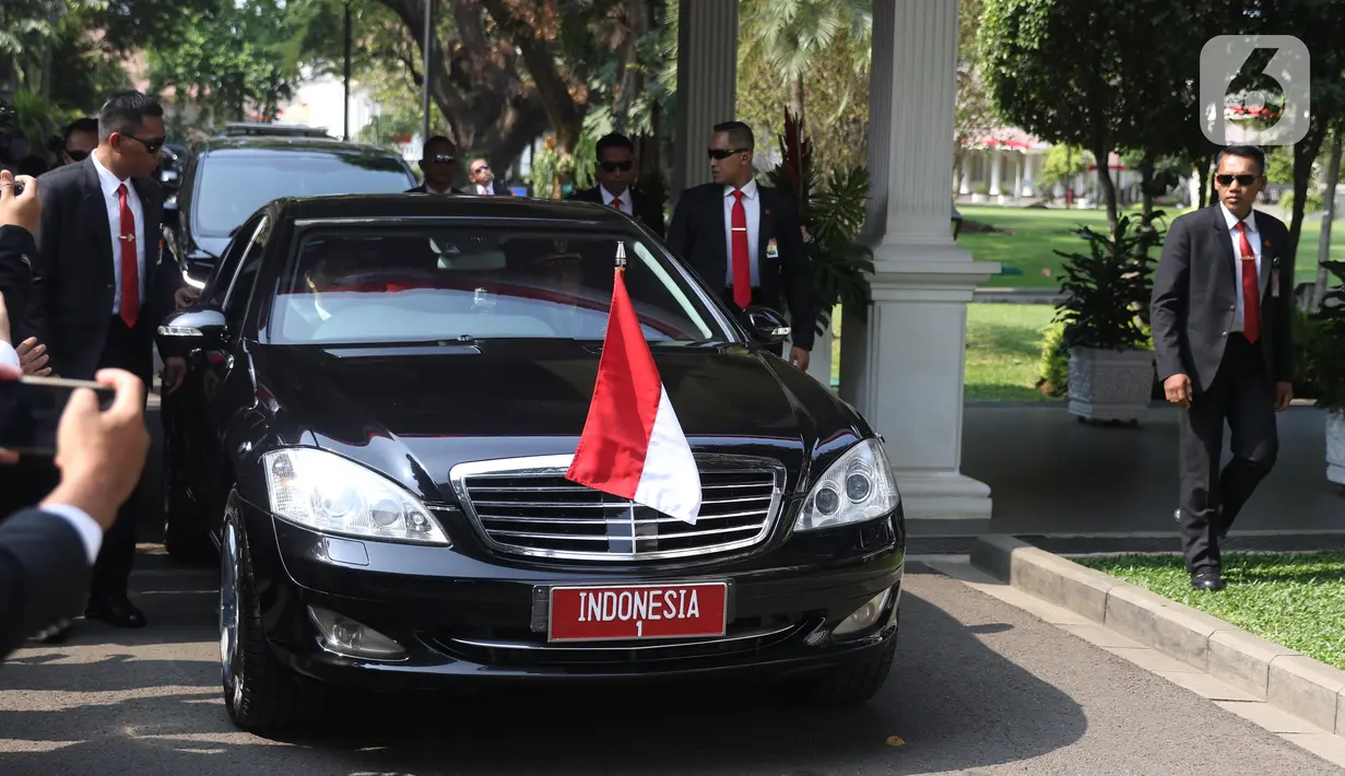 Mobil Presiden terpilih Joko Widodo (Jokowi) bersiap menuju gedung DPR di Istana Kepresidenan, Jakarta, Minggu (20/10/2019). Jokowi-Ma'ruf Amin kembali dilantik sebagai Presiden-Wapres RI periode 2019-2024. (Liputan6.com/Angga Yuniar)