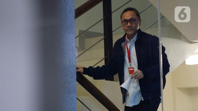 Ketua Umum PAN Zulkifli Hasan saat akan menjalani pemeriksaan penyidik di Gedung KPK, Jakarta, Jumat (14/2/2020). Pemanggilan hari ini merupakan yang ketiga bagi Zulkifli. (merdeka.com/Dwi Narwoko)