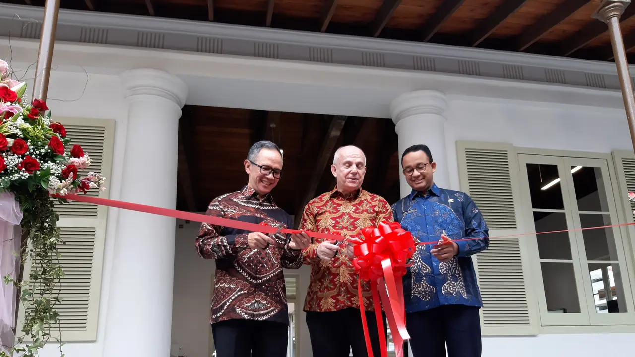 Restorasi gedung ini diresmikan Dubes AS bersama Gubernur DKI Jakarta Anies Baswedan dan Wakil Menteri Luar Negeri Mahendra Siregar.