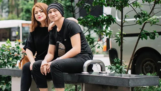 FOTO: Mesra Banget, Ini Potret Keromantisan Wina Natalia dan Anji