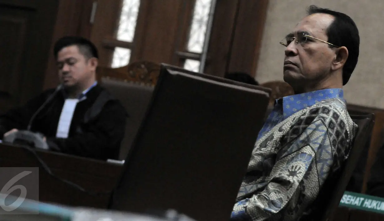 Suryadharma Ali saat mengikuti sidang tuntutan di Pengadilan Tipikor, Jakarta, Rabu (23/12/2015). SDA dituntut 11 tahun denda 750 juta subsider 6 bulan. (Liputan6.com/Helmi Afandi)