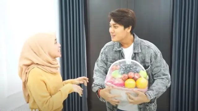 6 Momen Keseruan Rizky Billar Kunjungi Rumah Lesty Kejora, Seru Masak Bareng