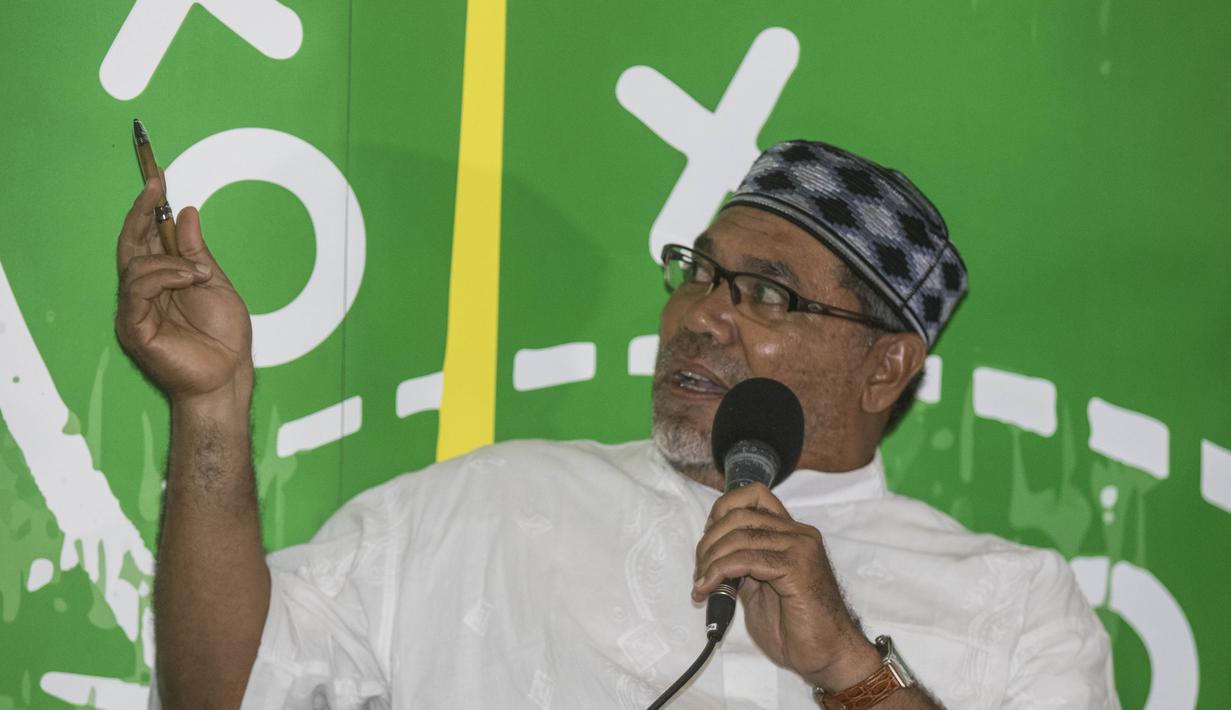 Pelatih Borneo FC U-21, Iwan Setiawan, menjadi pembicara pada diskusi Bincang Taktik di Kantor Bola.com, Jakarta, Rabu (16/11/2016). (Bola.com/Vitalis Yogi Trisna)