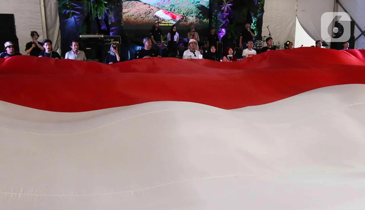 Para pegiat alam bebas ini juga berkomitmen untuk menjaga kelestarian keindahan alam serta budaya Indonesia. (Liputan6.com/Herman Zakharia)