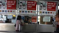Penerapan e-ticketing juga tetap menggandeng enam bank. Yaitu Bank DKI JakCard, Mandiri e-Money, BCA Flazz, BNI Tapcash, BRI Brizzi atau Bank Mega MegaCash, Jakarta, (23/10/14). (Liputan6.com/Faizal Fanani)