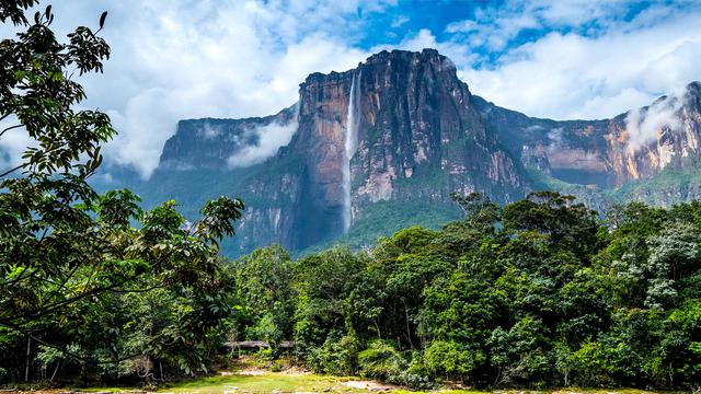 Ilustrasi Sumber Daya Alam Suriname (Sumber : ccreee)