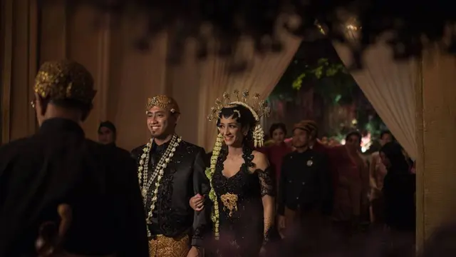 Potret Penampilan 6 Pasangan Artis saat Ngunduh Mantu, Kental Nuansa Adat