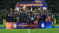 Persipura Jayapura U-19 berhasil menjadi jawara Liga 1 U-19 usai mengalahkan Persib Bandung U-19 1-0. (Bola.com/Muhammad Ginanjar)