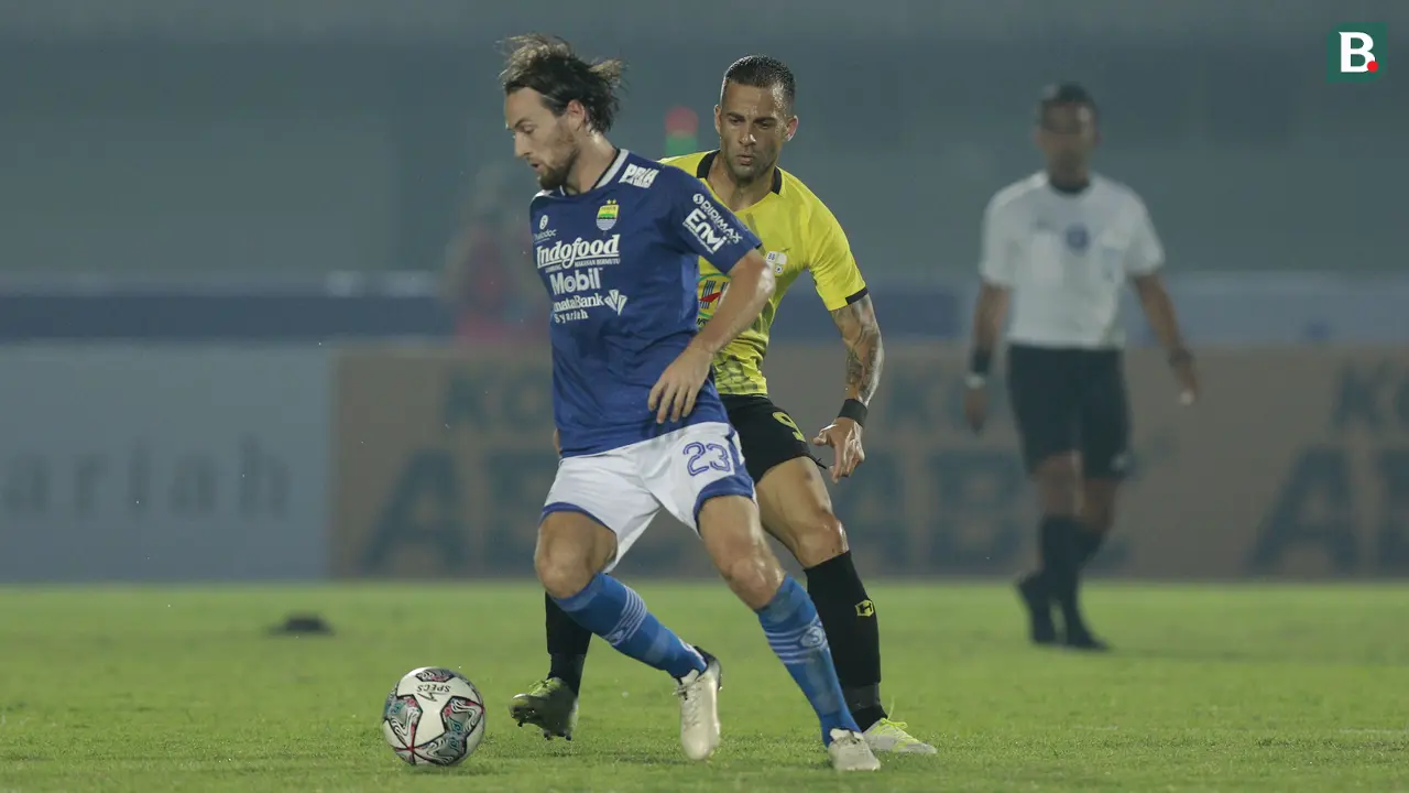 Foto: Hijrah ke Persib Bandung, Marc Klok Langsung Cetak Gol dalam Penampilan Perdana di BRI Liga 1