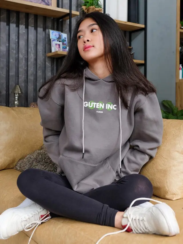 Jarang Tersorot, Ini 6 Potret Kayra Miendra Anak Mieke Amalia yang Seorang Model