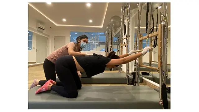 Miliki Badan Bugar, Ini 7 Potret Donna Agnesia saat Pilates