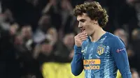 Ekspresi kecewa Griezmann Selebrasi Cristiano Ronaldo pada laga kedua, babak 16 besar Liga Champions yang berlangsung di Stadion Allianz, Turin, Rabu (13/3). Juventus menang 3-0 atas Atl Madrid. (AFP/Filippo Monteforte)