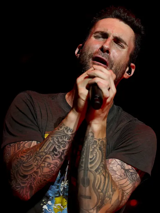 Tak ketinggalan vokalis tampan Adam Levine juga akan memeriahkan konser ini bersama para musisi kenamaan lainnya. (Bintang/EPA)