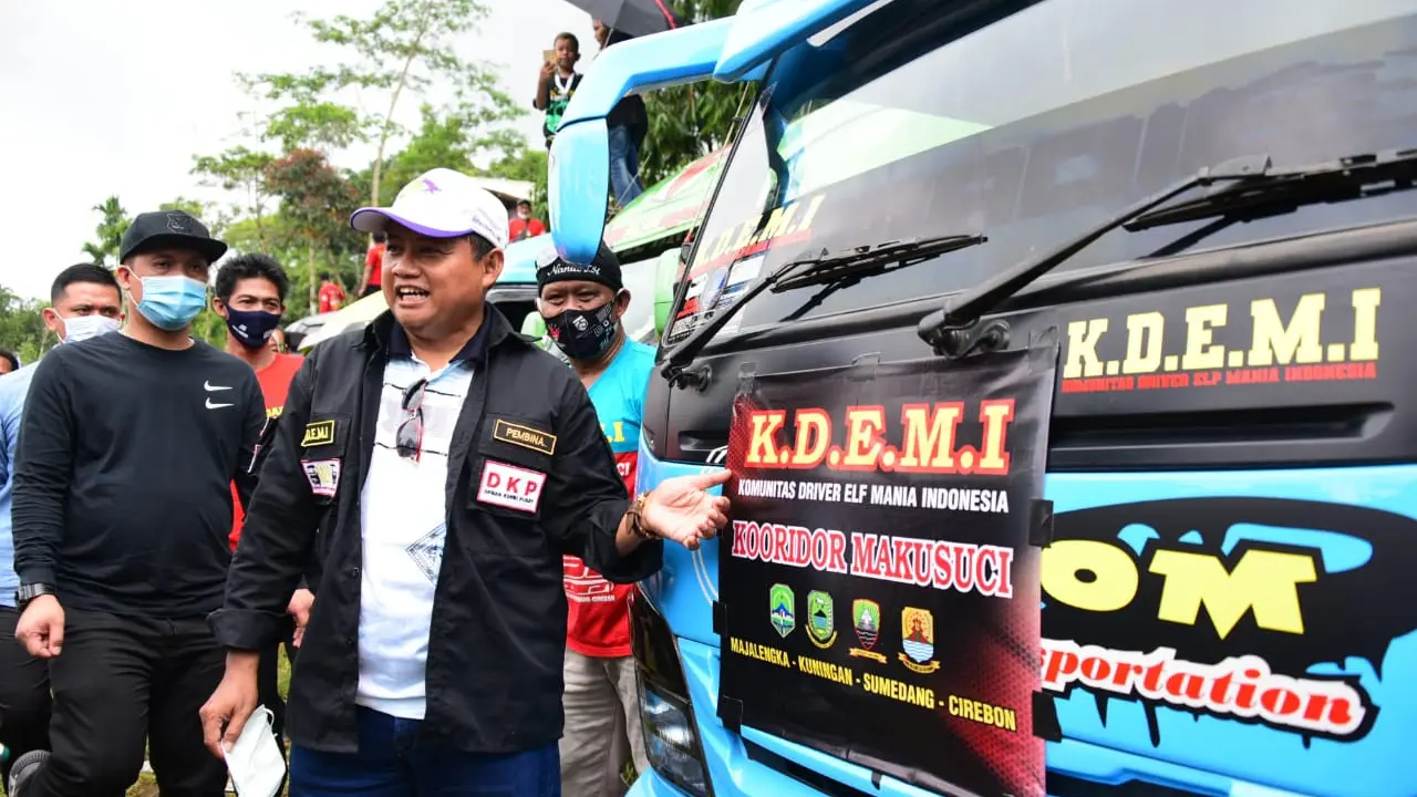 wakil Gubernur Jawa Barat Uu Ruzhanul Ulum mengajak sopir dan pengusaha elf melek keselatam penumpang, termasuk terhadap pencegahan Covid-19.
