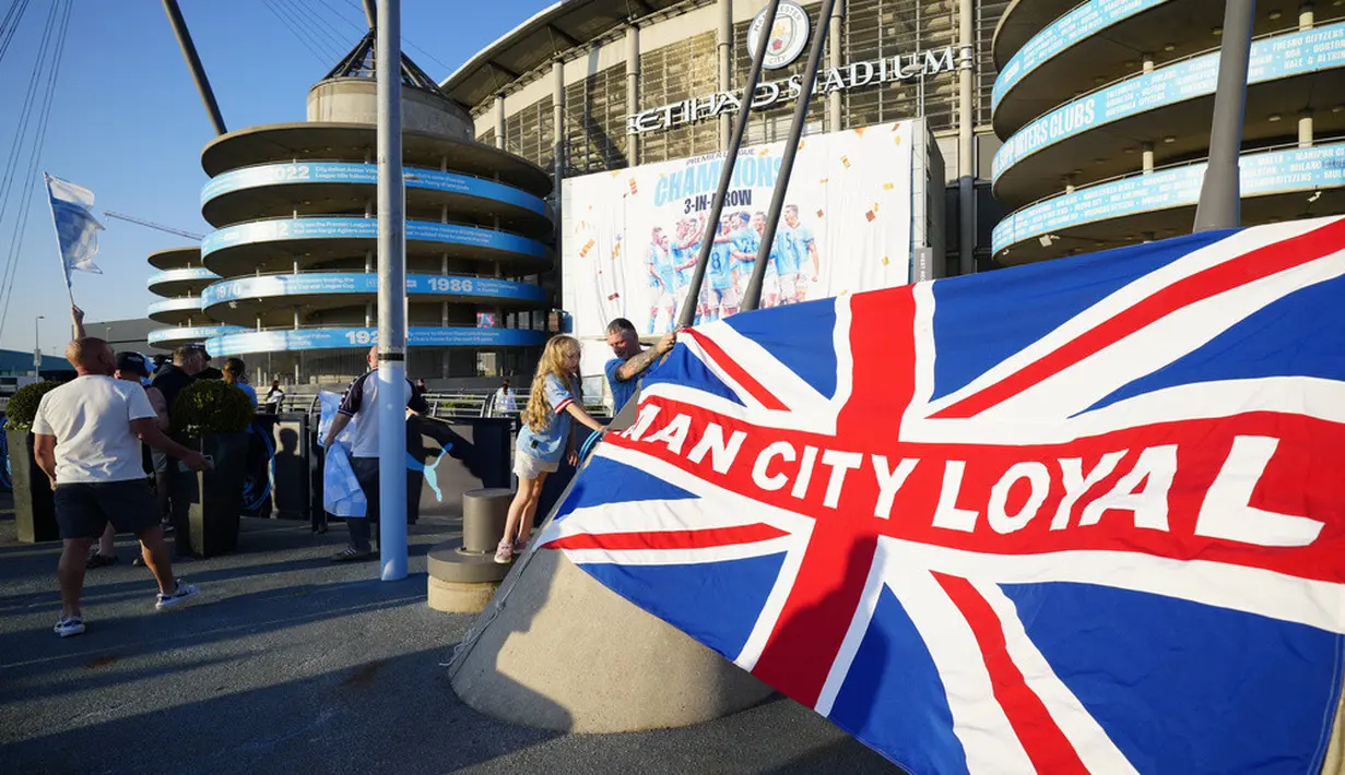 <p>Manchester City pun kini dapat menyimpan tenaga demi meraih treble di musim ini. Mereka masih akan tampil di final Liga Champions dan Piala FA. (AP Photo/Jon Super)</p>