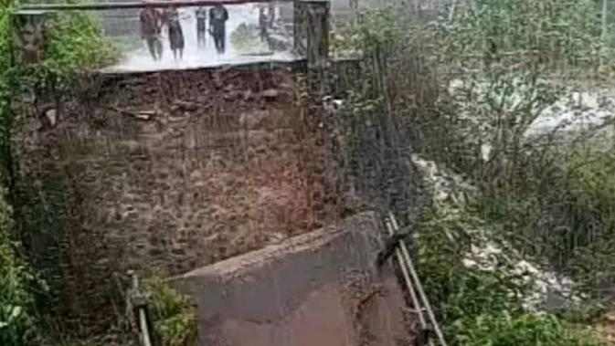 Jembatan Lombok Timur Runtuh: Akses Dua Desa Lumpuh Akibat Laporan Warga Tak Digubris