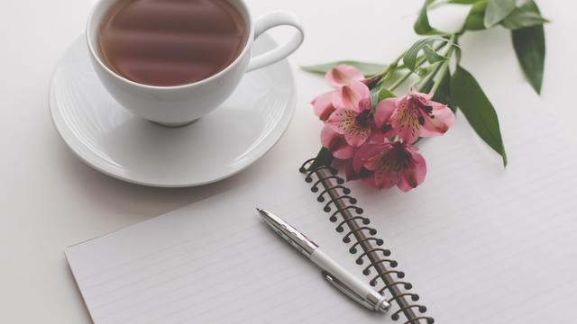 Ilustrasi menulis, pantun, puisi