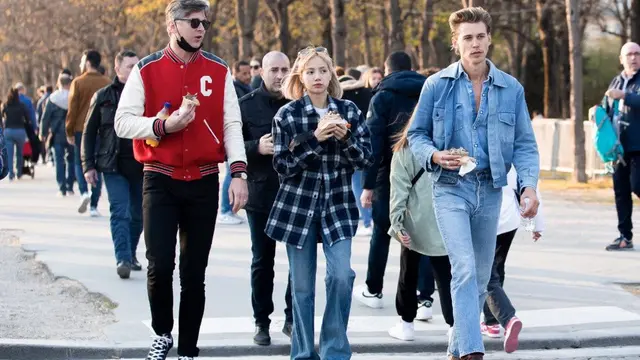 Lisa BLACKPINK Kepergok Jalan Bareng Austin Butler di Paris