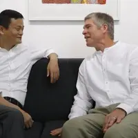 Jack Ma bertemu dengan David Morley setelah mengumumkan program beasiswa senilai miliaran rupiah di University of Newcastle. (Peter Stoop)