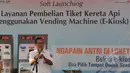 PT Kereta Api Indonesia (KAI) bekerjasama dengan PT Finnet Indonesia, mengeluarkan fasilitas layanan pembelian tiket kereta api terbaru berupa kios elektronik  di stasiun Senen, Jakarta, Jumat (13/3/2015). (Liputan6.com/Johan Tallo)