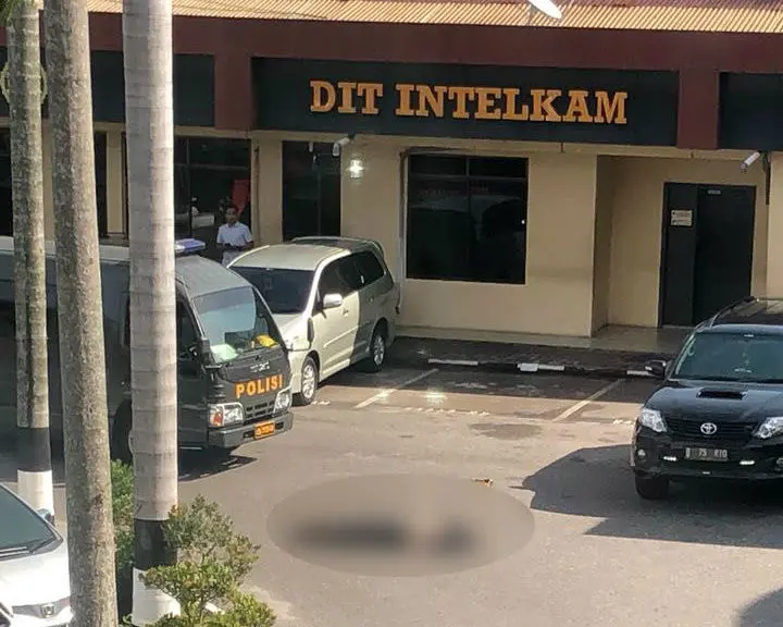 Mapolda Riau diserang terduga teroris, 1 orang tewas.