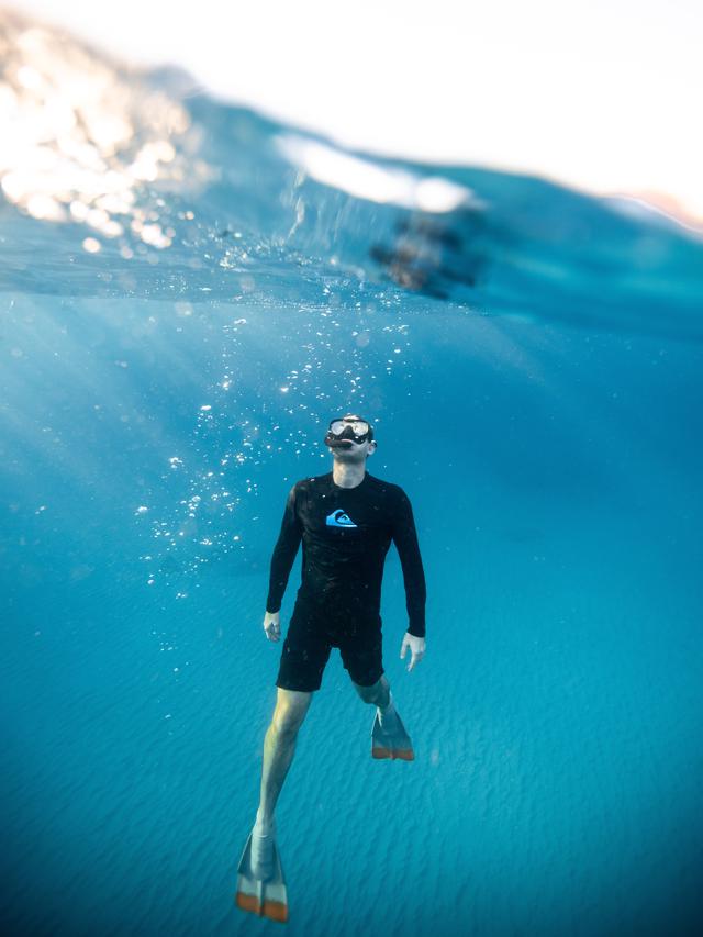 Ilustrasi snorkeling