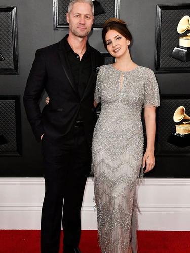 Lana Del Rey Hadiri Grammy Awards 2020 Dengan Gaun Yang Dibeli Di Mal Fashion Fimela Com