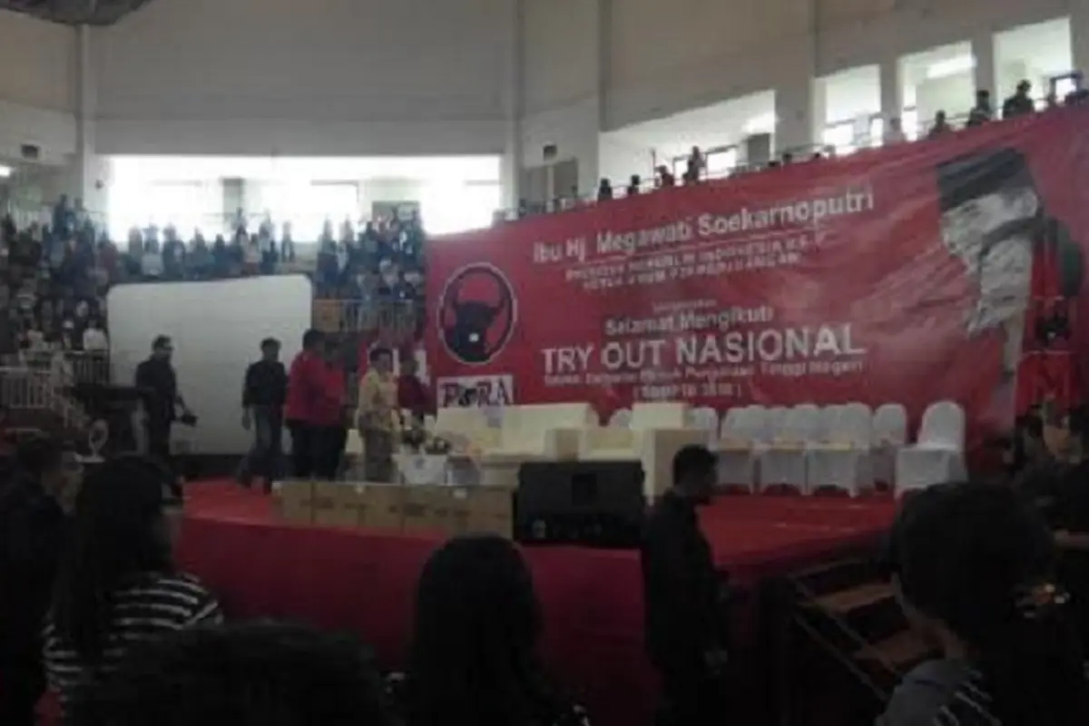 20160521-Megawati-Seokarnoputri-SBMPTN-Ciracas-Jakarta-Timur