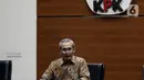 Wakil Ketua KPK Alexander Mawarta memberikan keterangan pers terkait penahanan tersangka penyuap Gubernur Papua, Lukas Enembe, Direktur PT Tabi Bangun Papua  Rijatono Lakka di Jakarta, Kamis (5/1/2022). Rijatono Lakka merupakan tersangka kasus dugaan suap dan penerimaan gratifikasi terkait proyek infrastruktur di Provinsi Papua. (Liputan6.com/Johan Tallo)