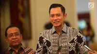 Ketua Kogasma Partai Demokrat Agus Harimurti Yudhoyono atau AHY memberi keterangan usai bertemu dengan Presiden Joko Widodo di Istana Merdeka, Jakarta, Kamis (2/5/2019). AHY meminta semua pihak bersikap ksatria terhadap apapun hasil Pemilu 2019 yang diumumkan KPU. (Liputan6.com/Angga Yuniar)