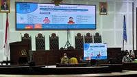 Pemkot Malang memaparkan anggaran penanganan Covid-19 dan realisasi penggunaannya dalam rapat koordinasi bersama DPRD Kota Malang pada Kamis, 29 Juli 2021 (Liputan6.com/Zainul Arifin)