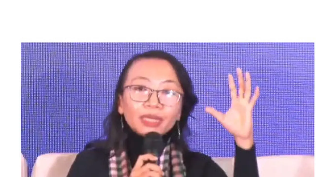 Sekretaris Jenderal Aliansi Jurnalis Independen (AJI), Ika Ningtyas dalam Seminar Nasional Kolaborasi Melawan Disinformasi