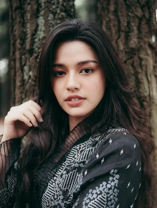 Tak ingin mengulang kesalahan yang sama untuk kedua kalinya, Susan kini ingin lebih selektif dalam memilih laki-laki. Ia tidak ingin kembali tersakiti dan membuang-buang waktu. (Instagram/susansameeh)