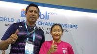 Pelatih ganda campuran Indonesia, Nova Widianto, dan Pitha Haningtyas Mentari pada Kejuaraan Dunia Junior 2017. (Liputan6.com/Switzy Sabandar)