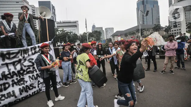 Aksi Mahasiswi Demo Tuntut Mafia Minyak Goreng