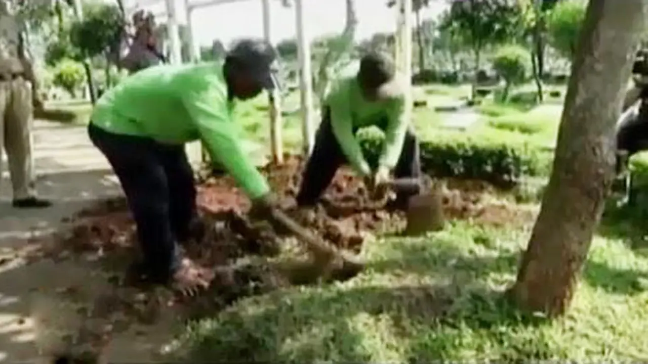 16 Makam Fiktif di TPU Tanah Kusir Dibongkar