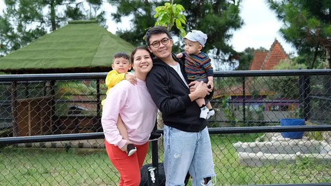 7 Potret Kompak Anak-Anak Tya Ariestya, Bikin Gemas