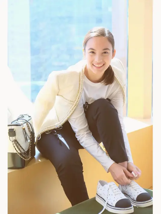 Chelsea Islan memang bukan tipikal wanita yang selalu tampil girly. Pacar Daffa Wardhana ini juga sering berpenampilan sporty, dan ini salah satu contohnya. Tetap cantik, kan? Pantas saja Daffa kepincut dengan si cantik ini. (Instagram/chelseaislan)