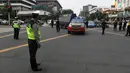 Mobil security barier yang mengangkut gulungan kawat berduri terlihat di kawasan Kantor Bawaslu, Jakarta, Selasa (21/5/2019). Personel TNI-Polri dari berbagai kesatuan disebar ke objek vital guna membantu pengamanan Ibu Kota setelah penetapan hasil rekapitulasi suara KPU. (Liputan6.com/Johan Tallo)