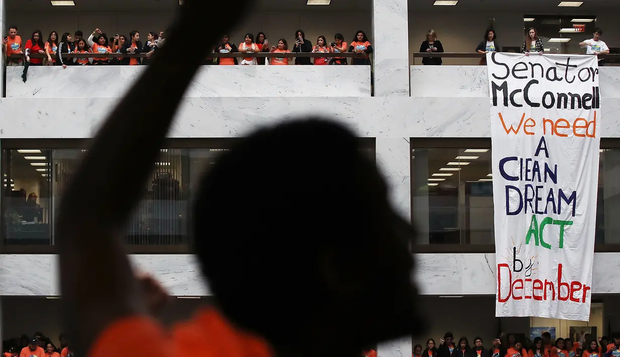 The Dreamers, Ribuan imigran yang tidak memiliki dokumen dibawa ke Amerika Serikat oleh orangtua mereka ketika mereka masih anak-anak. (Tasos Katopodis/Getty Images for MoveOn.org/AFP)