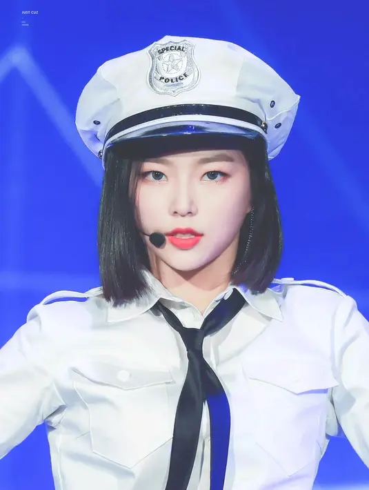 Dengan potongan rambut bob pendek, Yeeun CLC terlihat semakin cantik dan seksi. (Foto: koreaboo.com)